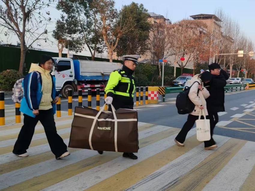 竹溪县交警大队如何确保春季开学交通安全？全面筑牢校园安全防线  第4张