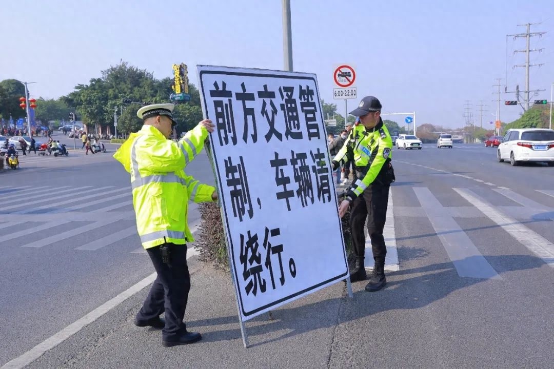 2025年元宵节出行大揭秘！南宁交警如何巧妙疏导青秀山人潮？