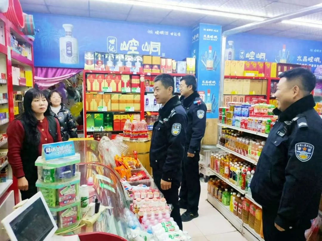 铜城派出所开展九小场所安全检查，你的店铺安全达标了吗？