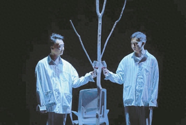 蚀月震撼上演：亲情与自我疗愈的镜像之旅，你准备好面对内心的创伤了吗？