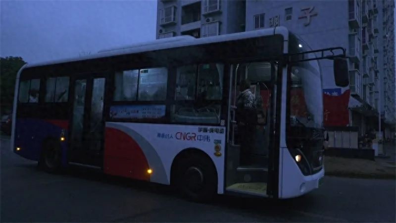 玉屏如何用定制公交破解农村学生上下学难题？效果惊人