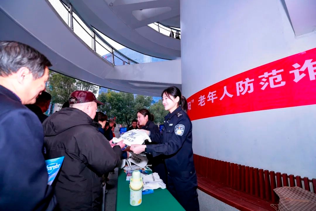 十堰女警如何用英姿飒爽的工装风采，展现新时代巾帼精神？  第11张