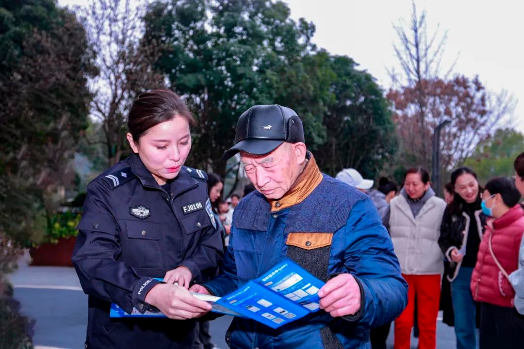 十堰女警如何用英姿飒爽的工装风采，展现新时代巾帼精神？  第9张