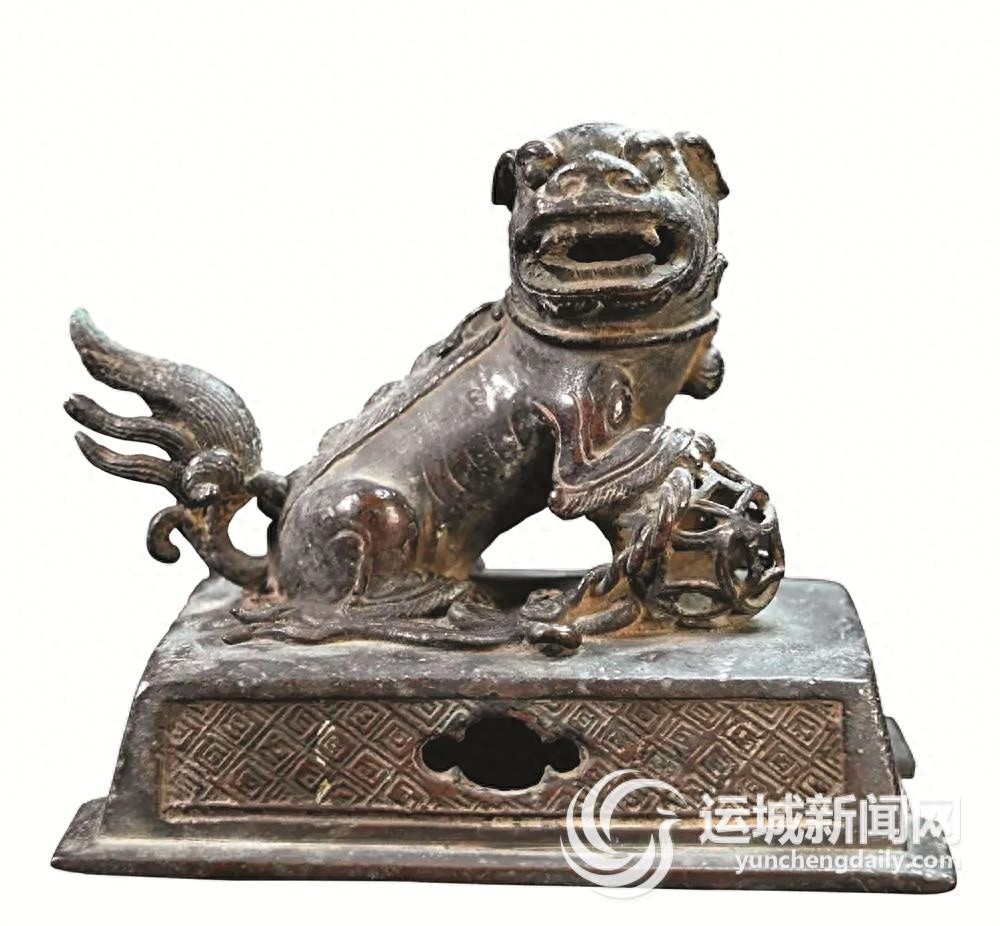 清代狮子绣球铜器物盖：威严狮子的背后隐藏着怎样的故事与匠心？  第1张