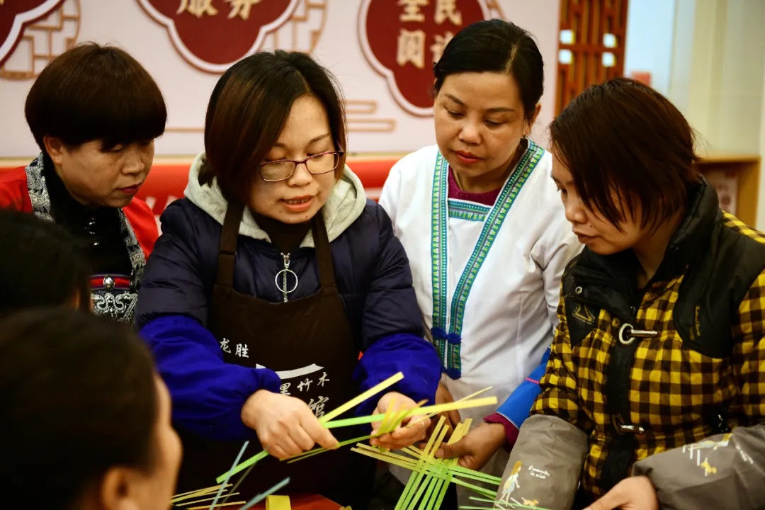 龙胜各族自治县如何通过竹编技艺铸牢中华民族共同体意识？30位巾帼匠心齐聚一堂  第2张
