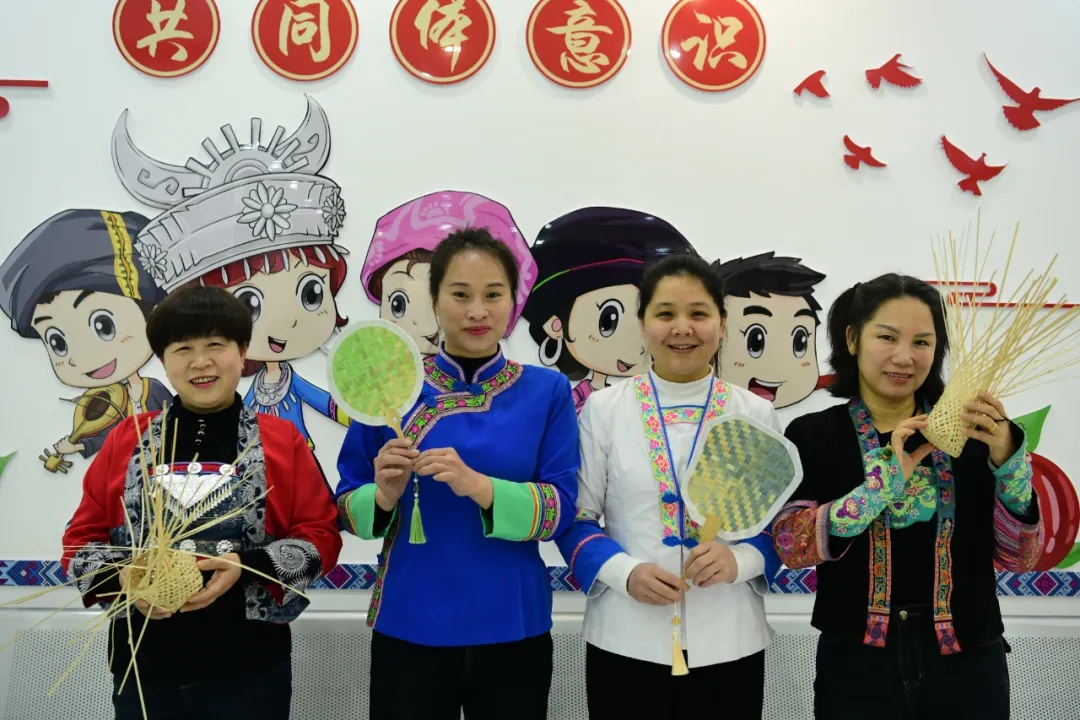 龙胜各族自治县如何通过竹编技艺铸牢中华民族共同体意识？30位巾帼匠心齐聚一堂  第4张