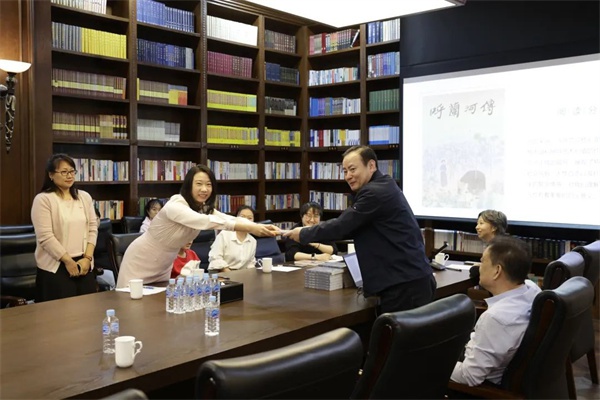 萧红的呼兰河传如何改变了法官们的生活？首期龙法讲坛揭晓  第5张