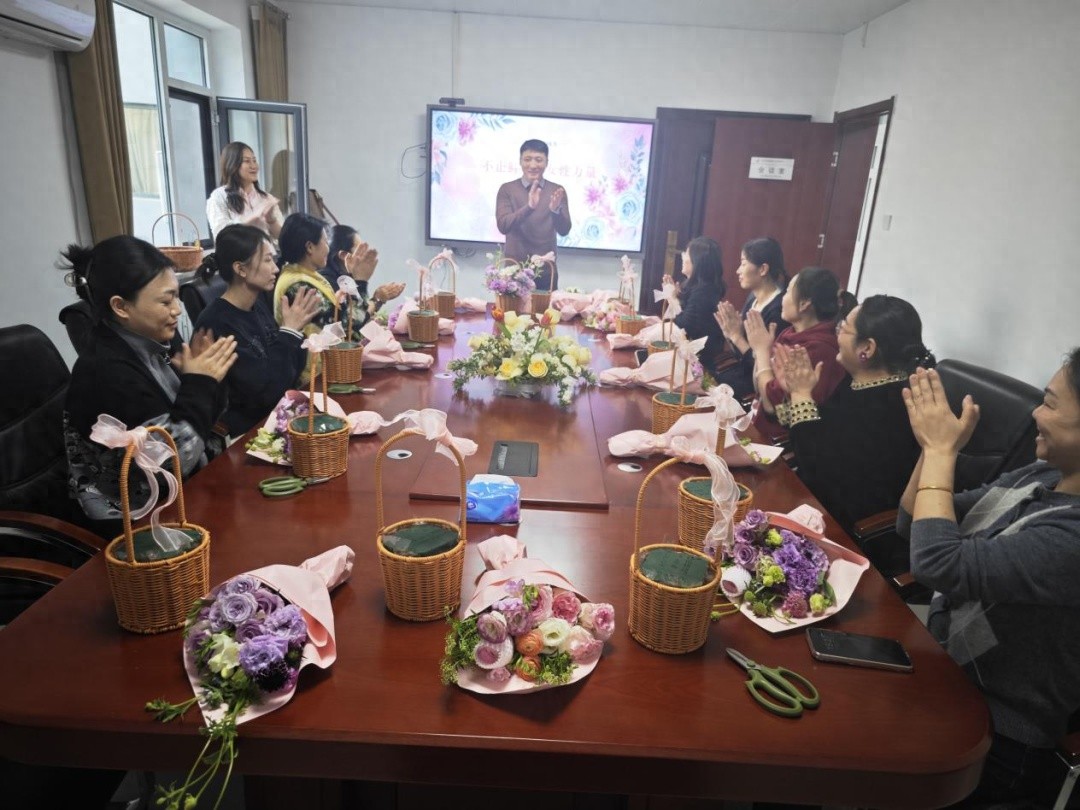 三八妇女节，巾帼绽芳华！水上中心插花活动如何展现女性力量？