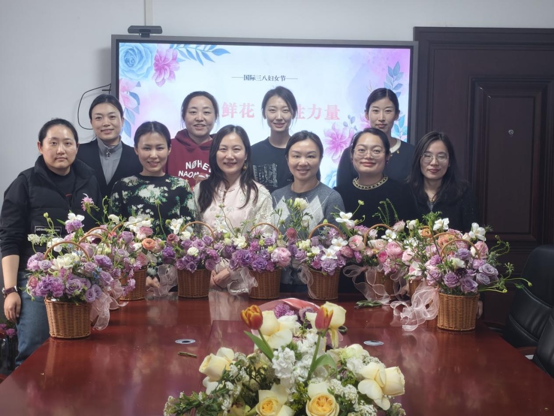 三八妇女节,巾帼绽芳华!水上中心插花活动如何展现女性力量? 第2张 三八妇女节,巾帼绽芳华!水上中心插花活动如何展现女性力量? 第2张