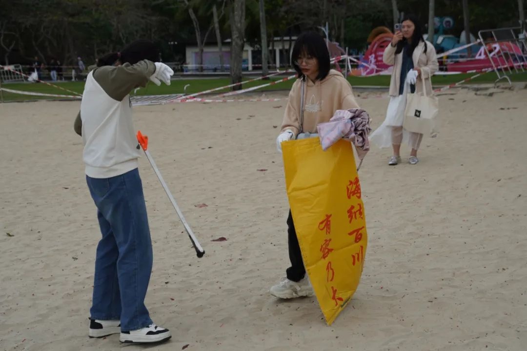 三八妇女节，万宁女干警为何冒雨踏青？揭秘她们的温馨旅程  第2张