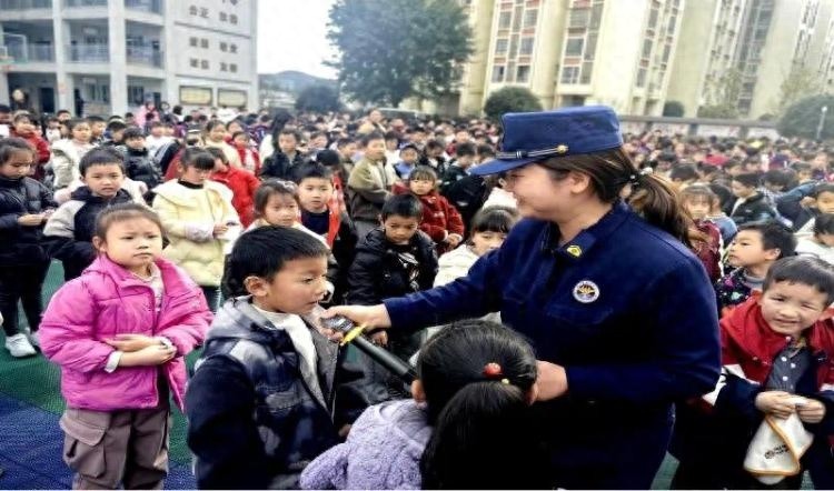 青春无火患，安全护童行：巴州区师生如何掌握火灾应急自救技能？