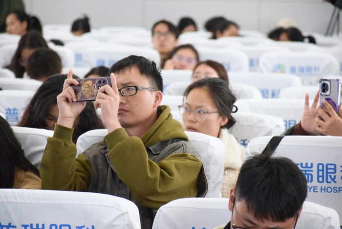 想知道如何实现个性化ICL手术，让视力全面提升吗？昆明大咖专家交流会揭秘  第2张