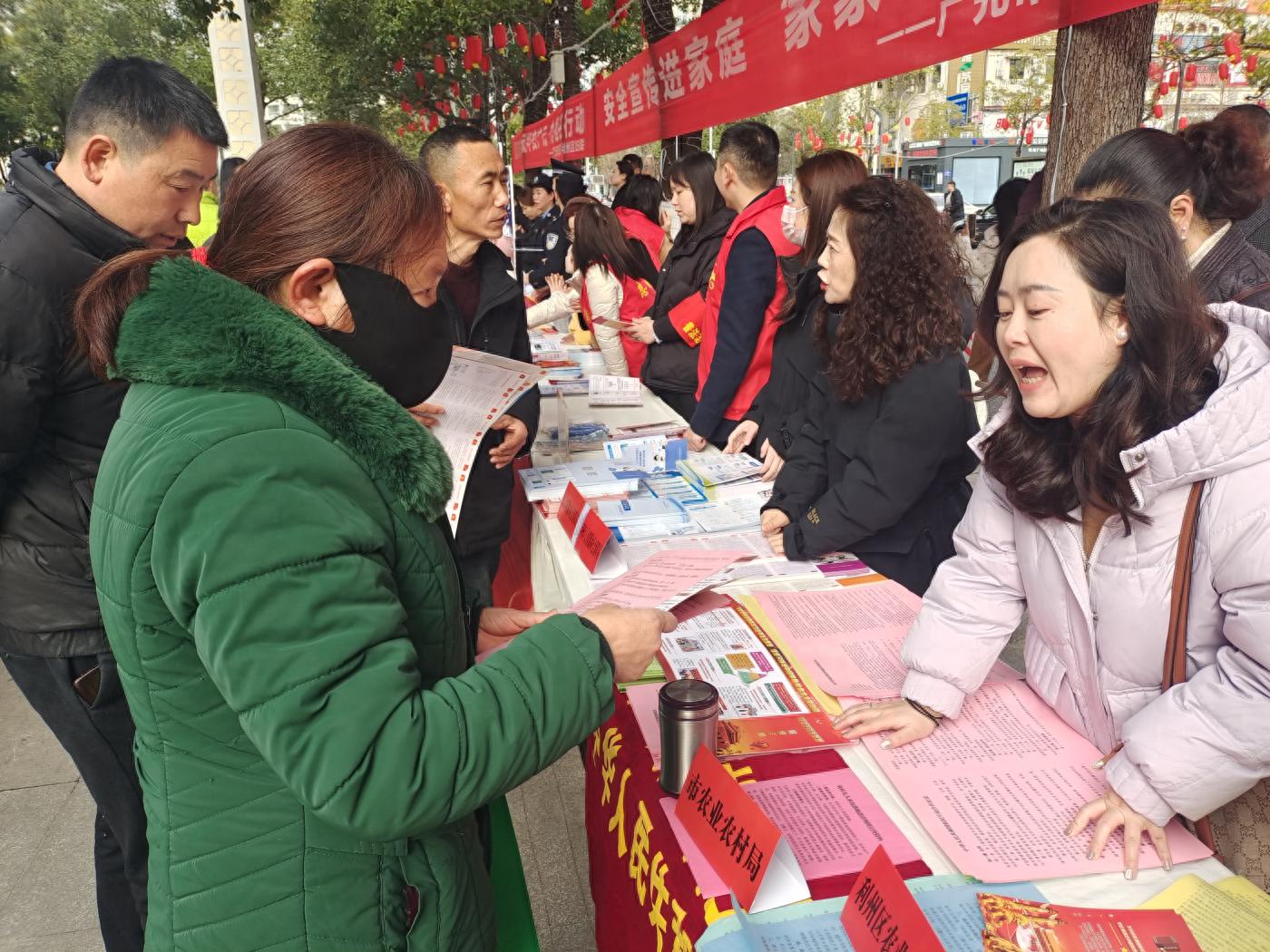2025年巾帼维权行动启动！法治阳光如何照亮万家妇女的权益？
