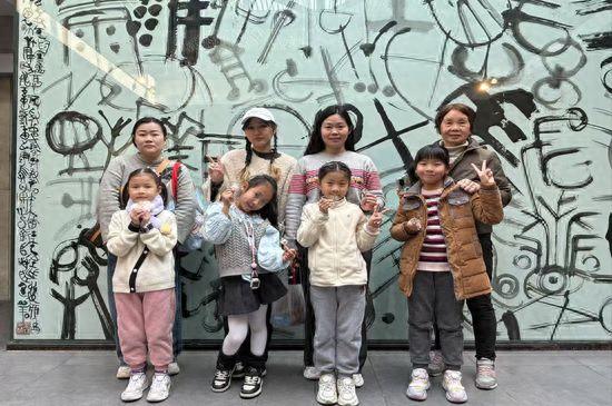 三月春光烂漫，亲子共游古典诗海，你准备好感受传统文化的魅力了吗？