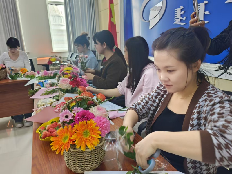 你知道吗？这个三八妇女节，她们用花语诠释了女性的美丽与力量  第2张