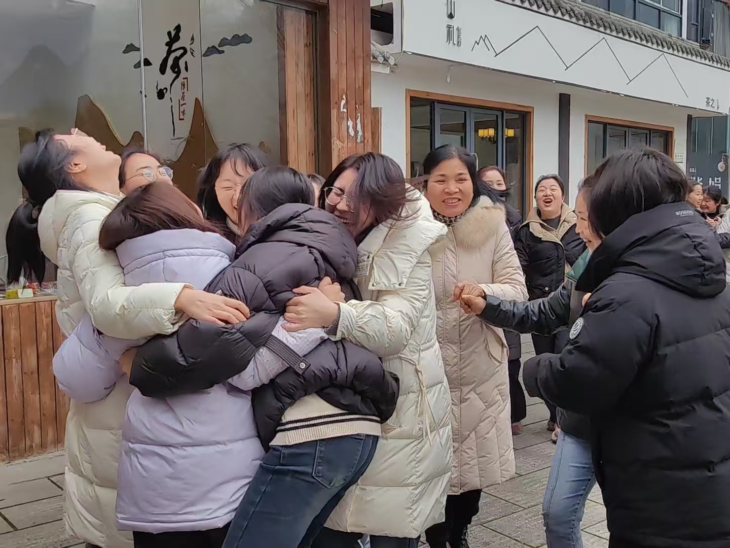 桃花朵朵开，湄潭县农业农村局女同胞如何绽放新时代女性风采？  第2张