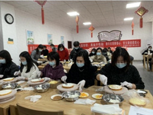 市公积金中心女职工如何度过难忘的三八妇女节？揭秘她们的精彩活动