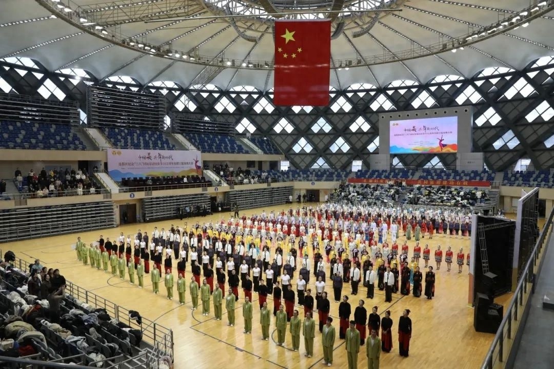 巾帼风采大比拼，500余名女职工舞动全场！你猜谁摘得桂冠？