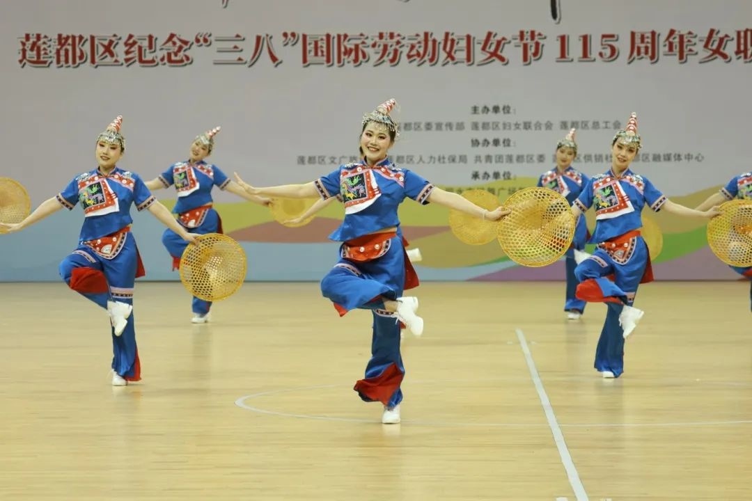 巾帼风采大比拼，500余名女职工舞动全场！你猜谁摘得桂冠？  第3张