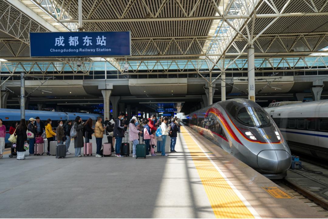 4月10日起铁路调图!成都东到重庆整点发车吗?