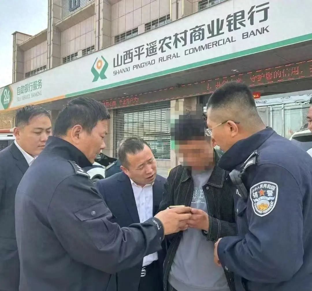 惊险！民警及时赶到，55000元差点落入骗子口袋！你还在相信彩票返利骗局吗？