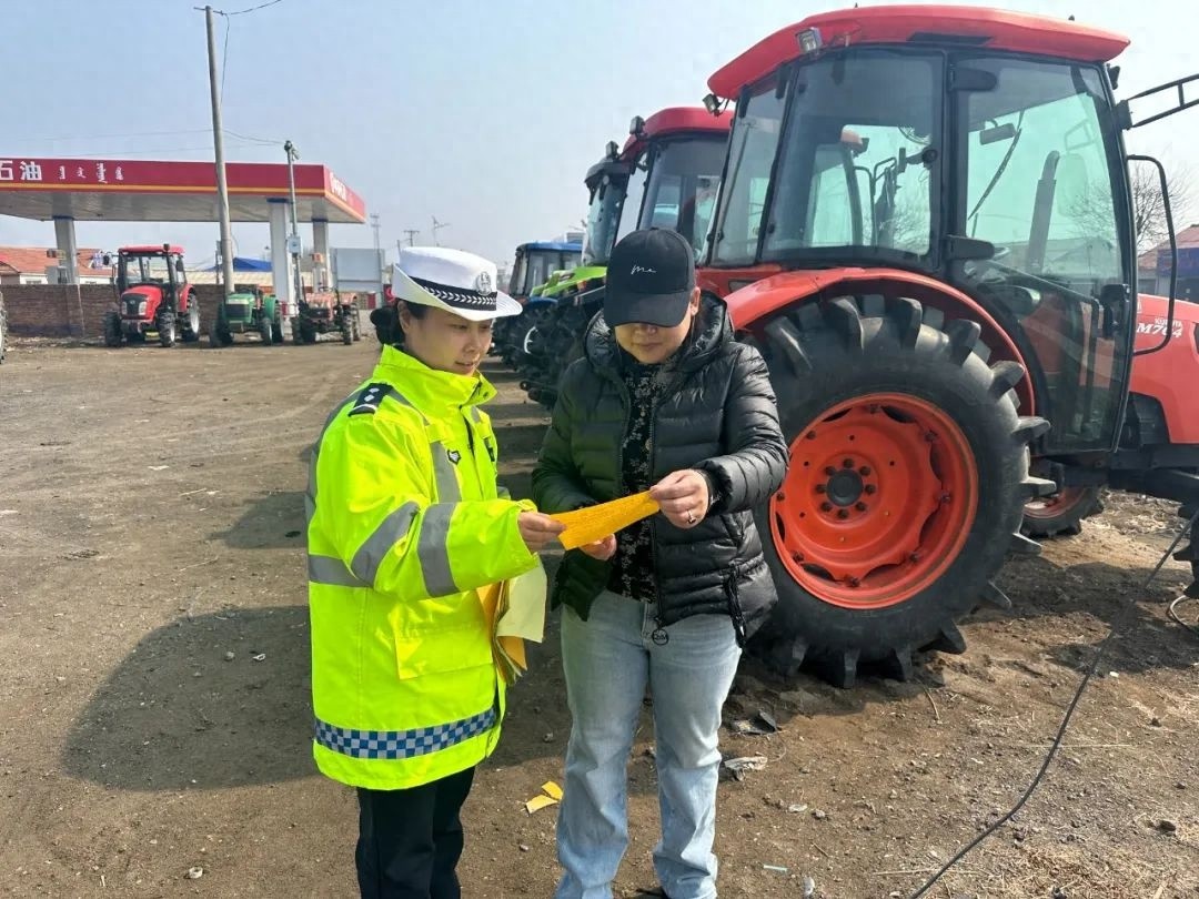 春耕备耕季，客货混装隐患大!交警如何保障道路安全?
