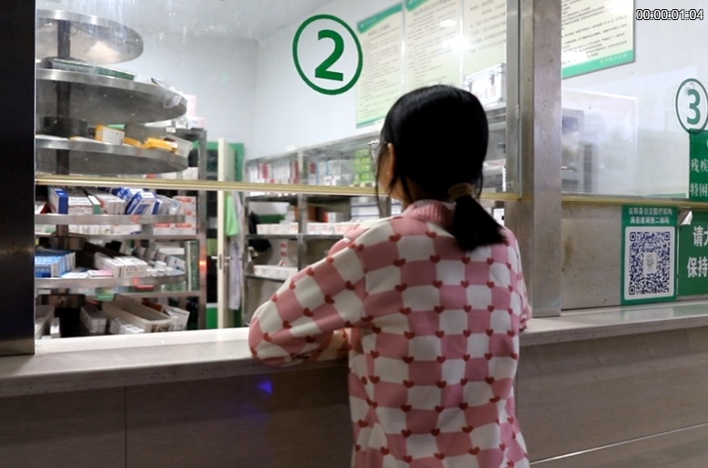 12岁女孩家庭重负在肩，梦想当医生救母为何？  第5张