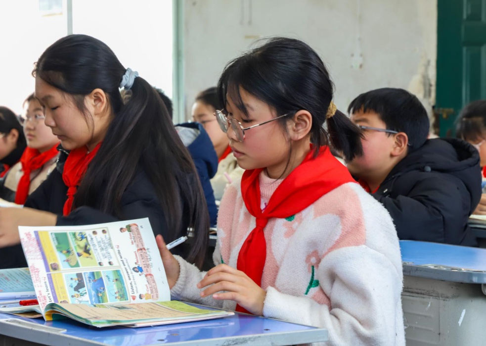 12岁女孩家庭重负在肩，梦想当医生救母为何？  第7张