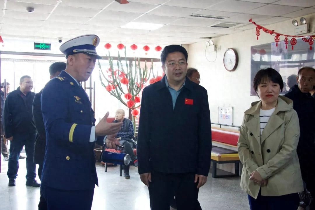 县长深入养老等项目督导！民生工程如何安全推进?!