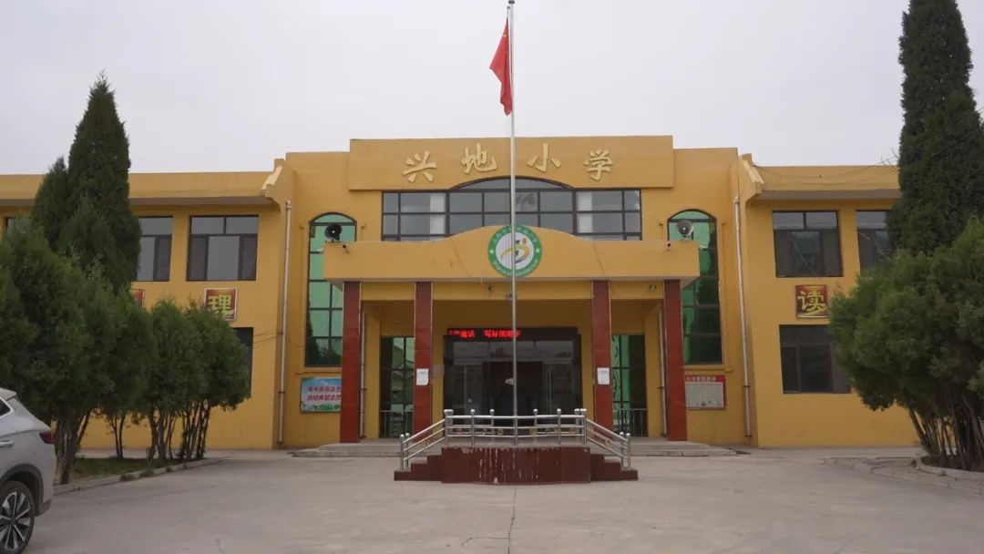 家长亲历校园餐制作全过程！孩子吃得放心，家长怎能不点赞？