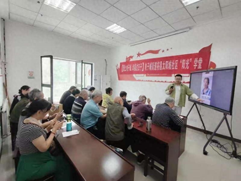 5月9日！雁塔区这堂课让老人从羡慕视频到自己创作，为啥？