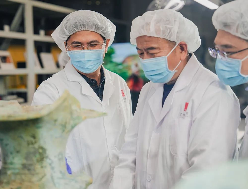 22 年专注文物保护修复！余健如何让 3000 余件文物重焕生机？  第2张