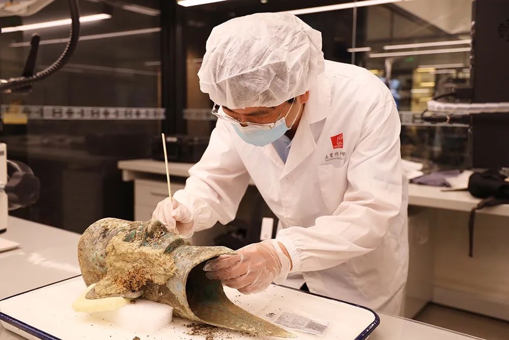 22 年专注文物保护修复！余健如何让 3000 余件文物重焕生机？  第3张