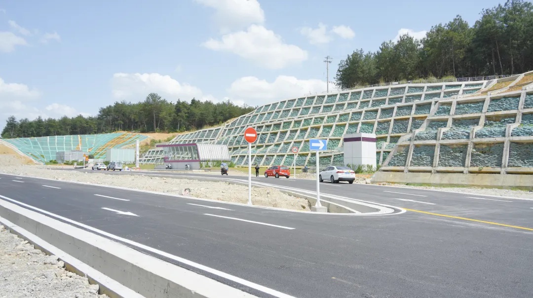 5月9日！贵阳轨道交通S1线这一接驳公路主体完工，咋做到的？  第3张