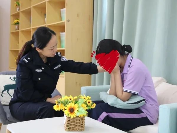 十七岁女孩深陷毒品泥潭！她还能回头吗？如何破茧重生？  第2张