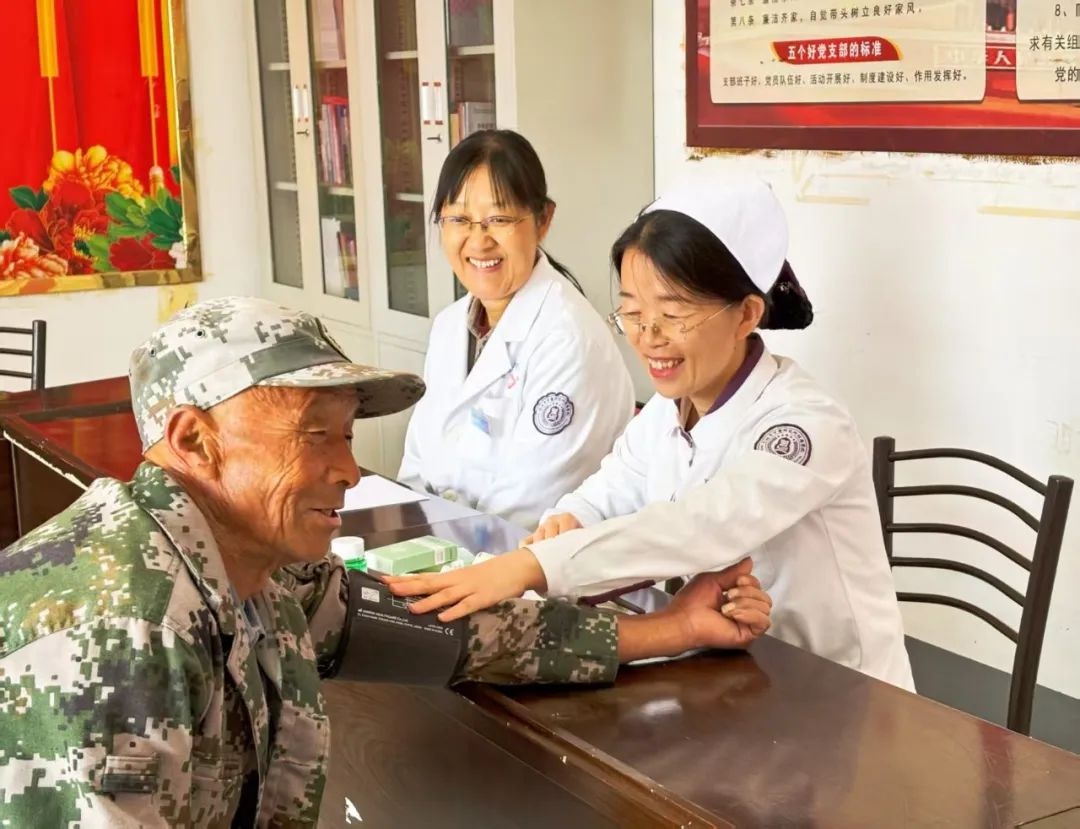 5月10日长治市新闻中心在中桥村义诊！全方位健康服务你享了吗？  第7张