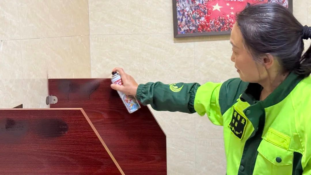城市牛皮癣屡禁不止？都江堰多举措治理非法张贴广告  第3张