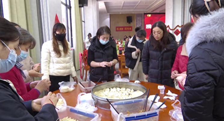 阿六头送年货首站钱潮建业社区，浙大儿院患者家属包百家饺，年味满满