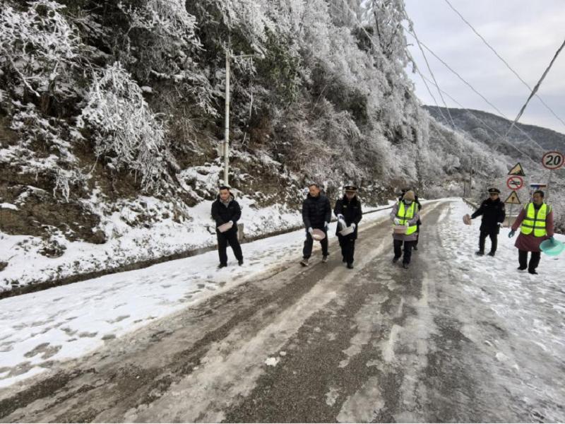 寒潮来袭！全州760人备勤、919吨工业盐待命，你的出行安全有保障吗？  第4张