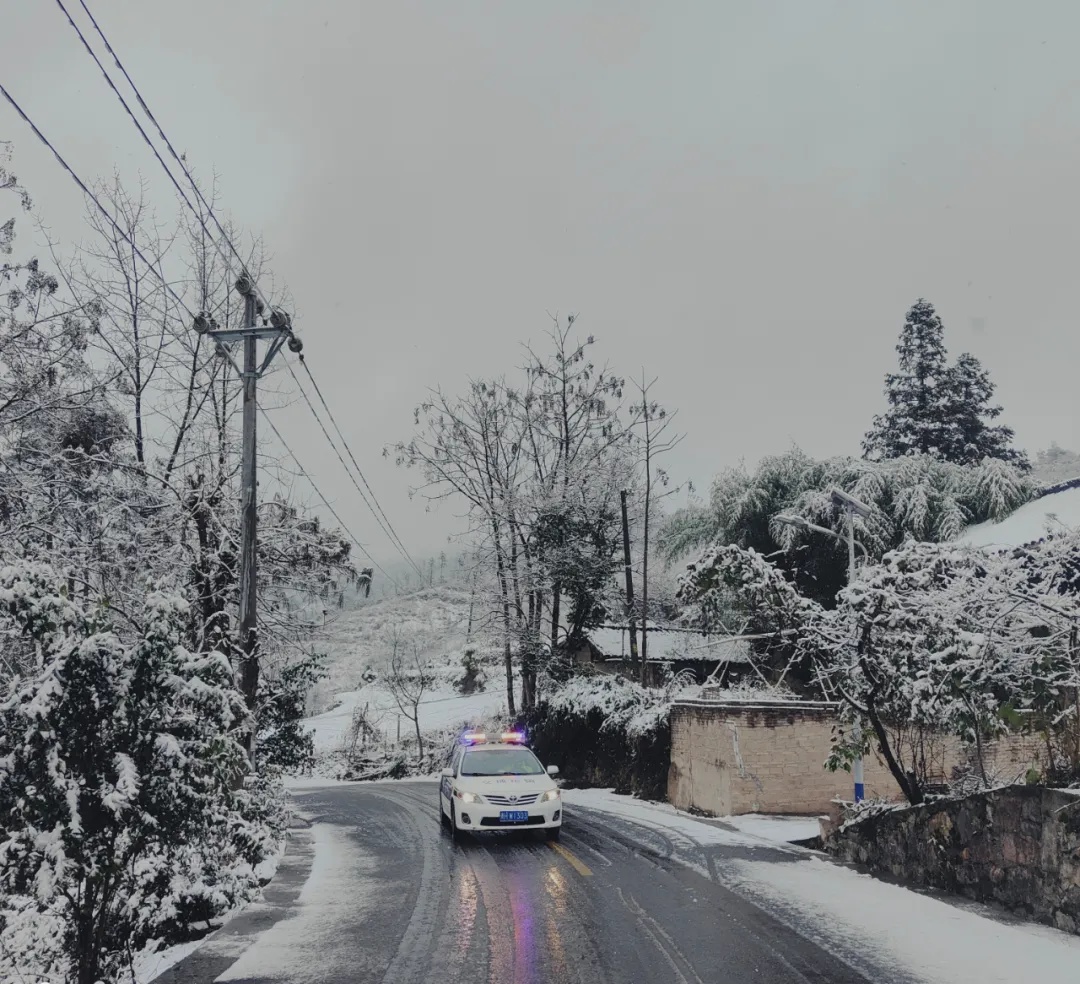 黔东南州如何应对2025年首轮低温雨雪天气？交通运输局全力保障出行安全  第2张