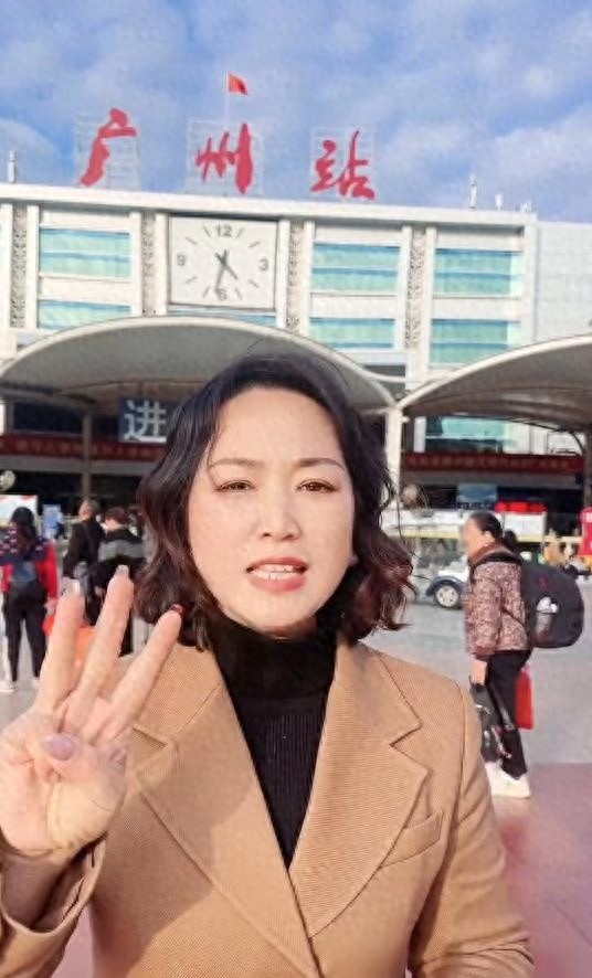 30年后的重逢！湖南女子终于找到当年火车站的好心人，你相信缘分吗？  第1张