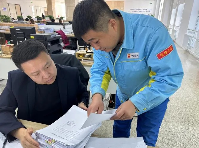 韩笃庆同志如何用暖心服务赢得企业锦旗？呼伦贝尔市交通运输事业发展中心的感人故事  第2张