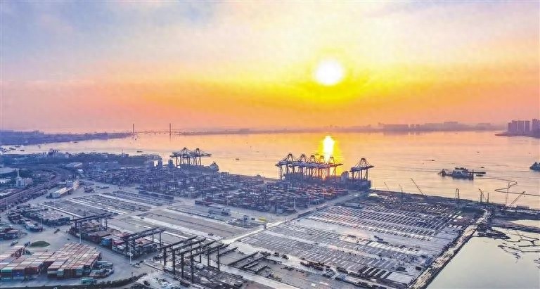 海南洋浦国际集装箱枢纽港扩建工程为何突然静悄悄？背后真相令人