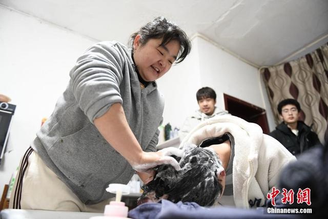 11年坚守，李晓华如何用一把剪刀剪出怀化的网红经济？  第4张