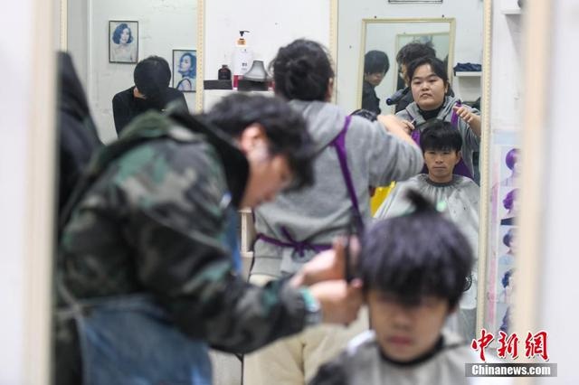 11年坚守，李晓华如何用一把剪刀剪出怀化的网红经济？  第6张