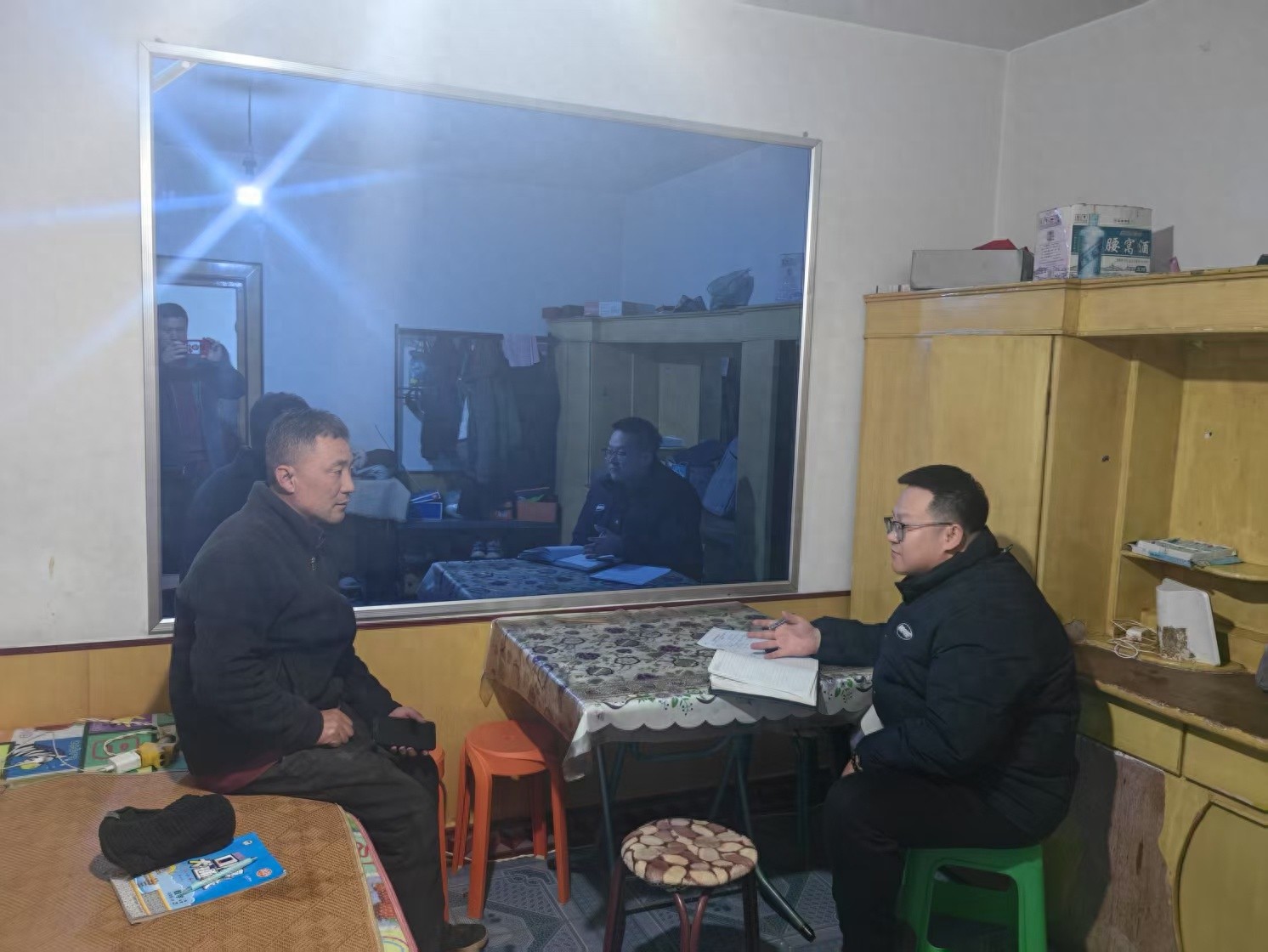 市工信局驻村工作队如何通过入户走访，为乡村振兴注入新活力？