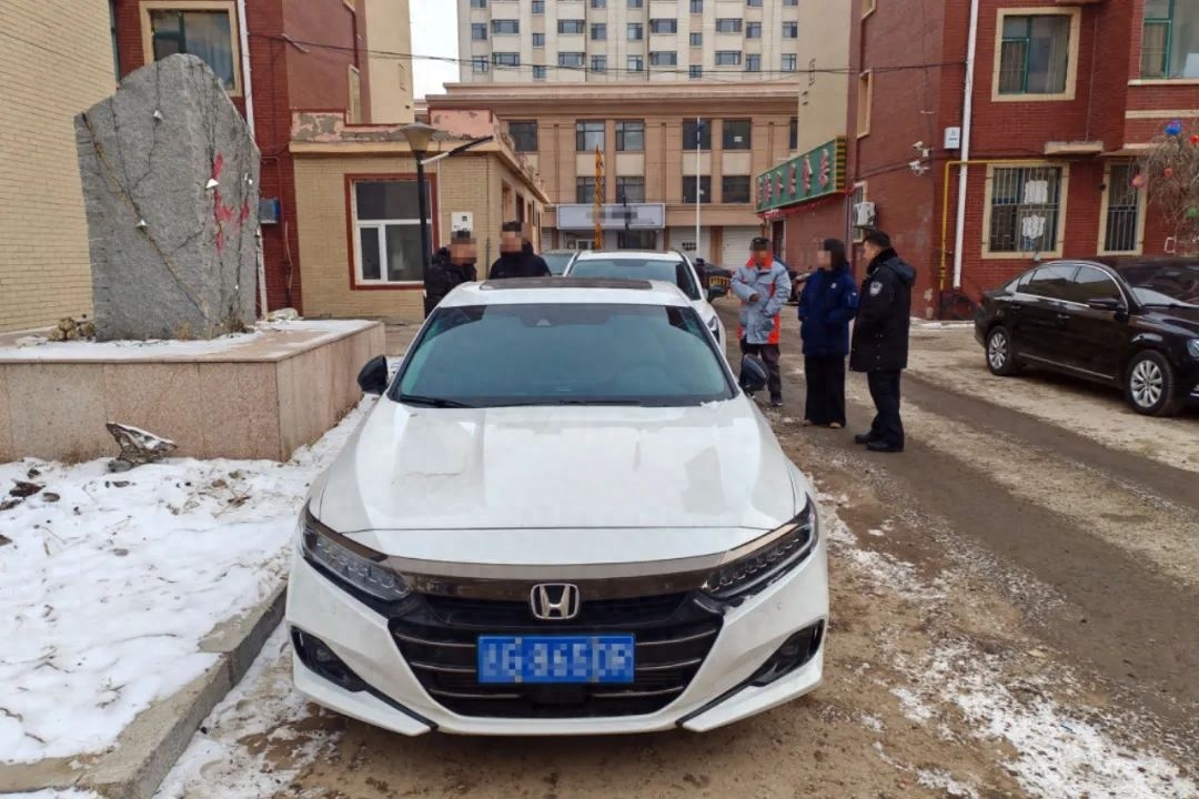 春节回家遇意外，车辆被毁心焦急！民警如何化解这场烟花纠纷？