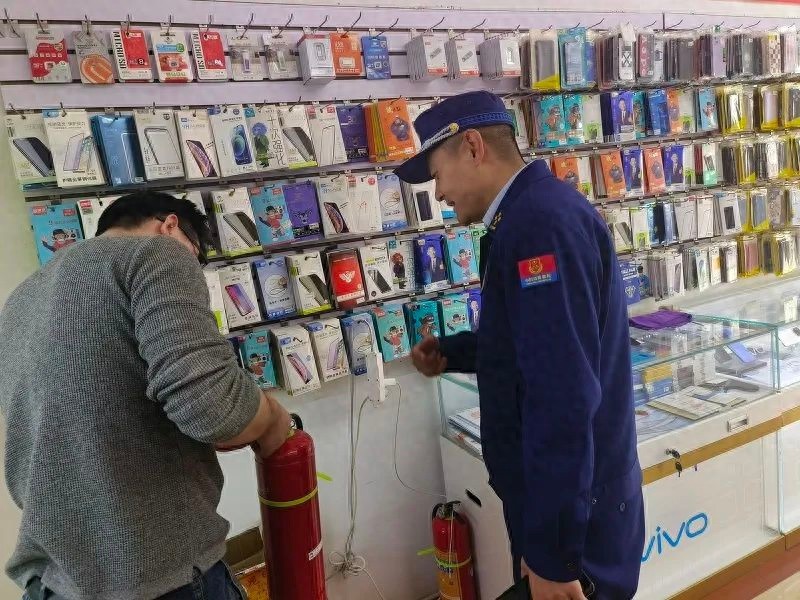 怒江州消防支队严查沿街商铺火灾隐患，你的店铺安全吗？  第1张
