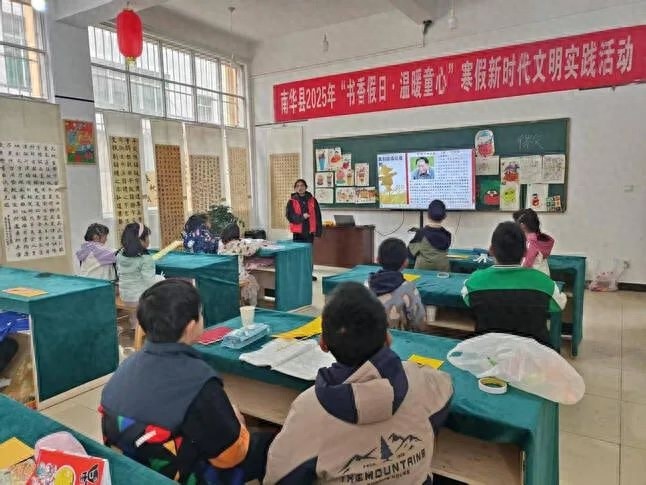 孩子们在南华县新时代文明实践中心画哪吒，红色文化之旅让他们穿越时空，你猜他们学到了什么？