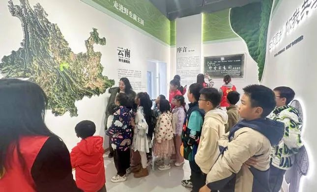 孩子们在南华县新时代文明实践中心画哪吒，红色文化之旅让他们穿越时空，你猜他们学到了什么？  第2张